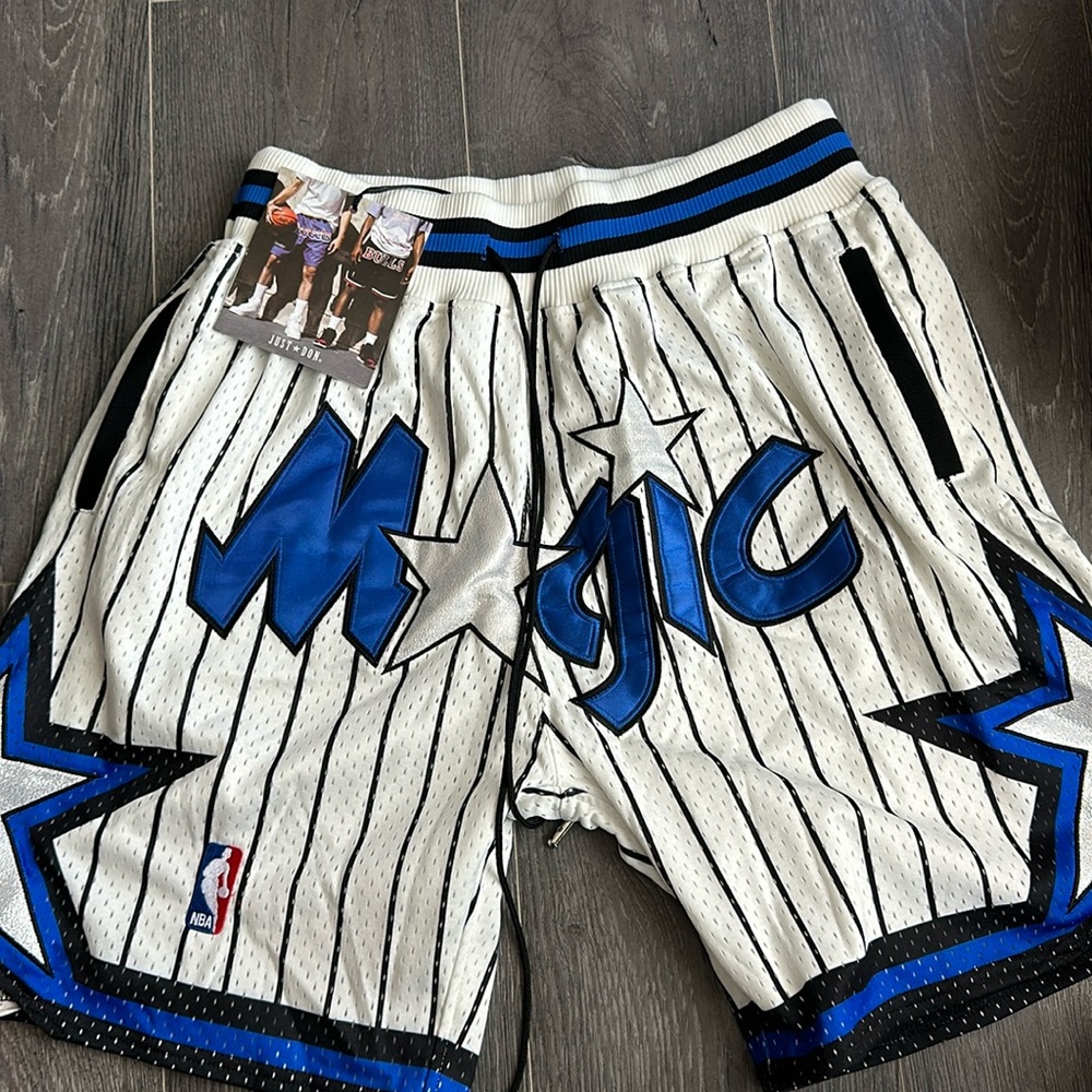 Mitchell n ness shorts Large